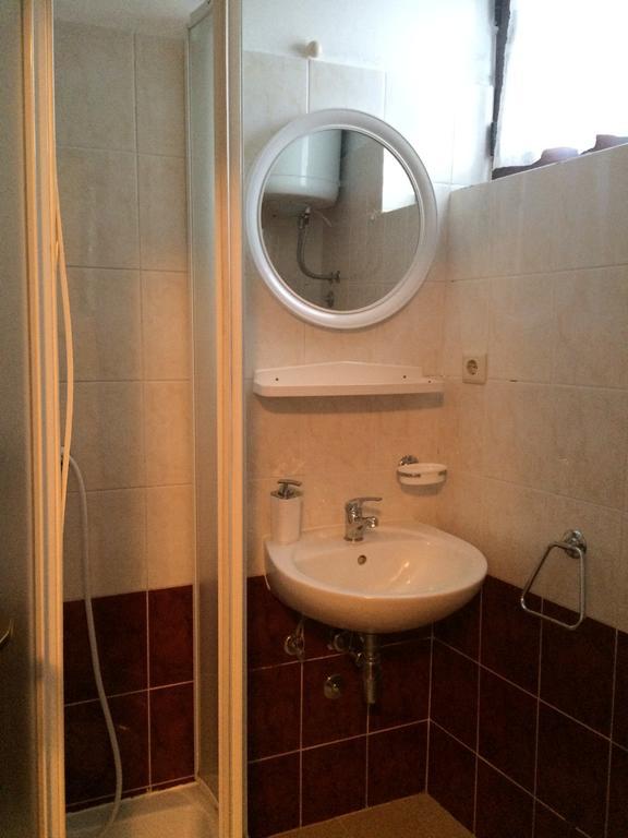 Apartments Nina Omišalj Kültér fotó