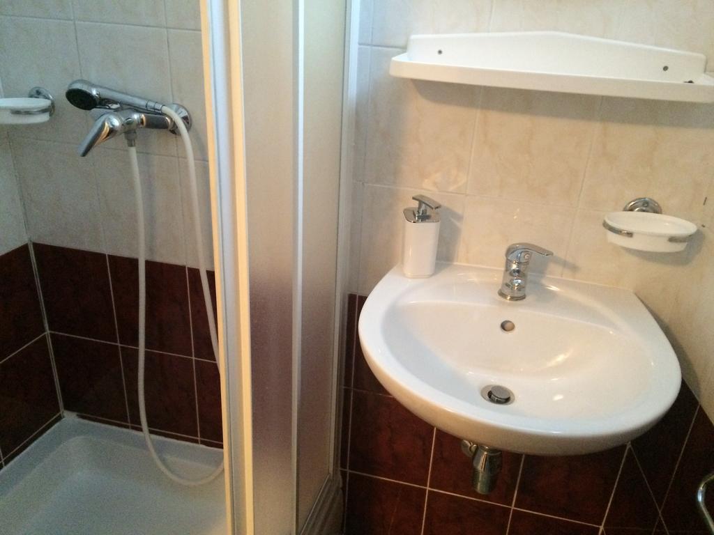 Apartments Nina Omišalj Kültér fotó