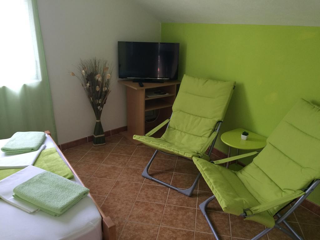 Apartments Nina Omišalj Kültér fotó